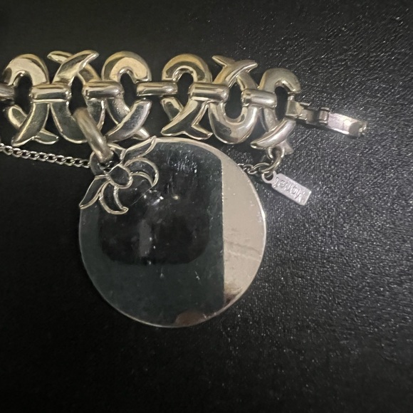 VTG Monet silver tone bracelet with circle charm fold over clasp - Picture 3 of 7